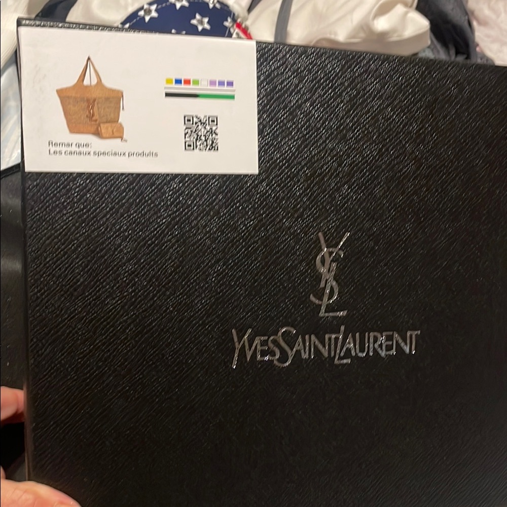 Saint Laurent Tan Tote / Beach / Travel bag 
Brand New with matching wallet
